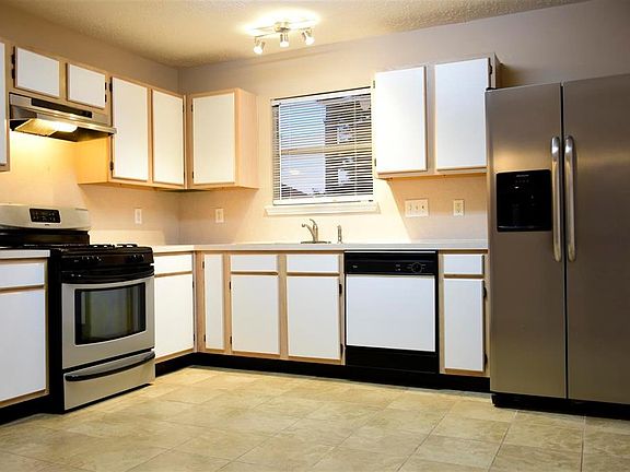 3rd image of 22318 Hollybranch Dr