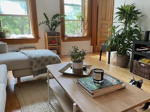 5th image of 949 N Wolcott Ave APT 2F