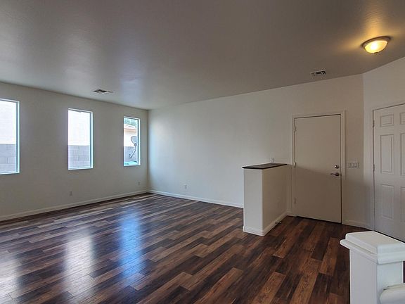 3rd image of 1232 E Julian Dr