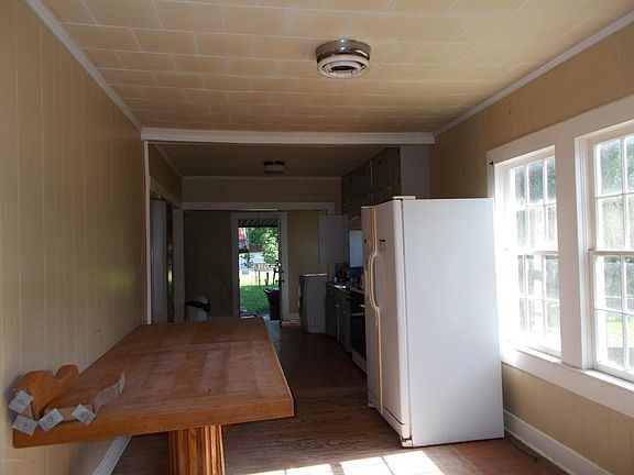 3rd image of 1006 Maude Ave