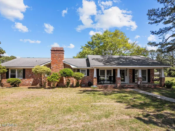 206 Brentwood Court, New Bern, NC 28562