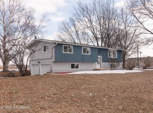 10572 Pritchard Rd, Hinckley, IL 60520