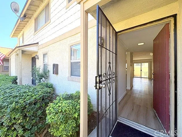 2 bed, 2.5 bath, 1072 sqft, $2,500 — Photo 2