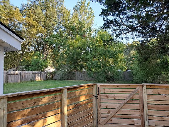 2nd image of 205 Oaklawn Dr