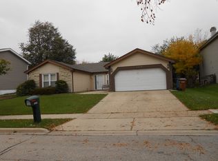 1930 Woodside Ln, Glendale Heights, IL