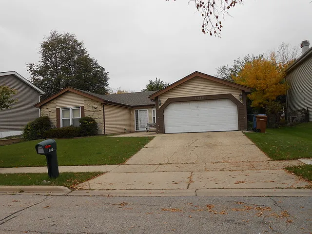 1930 Woodside Ln photo 1