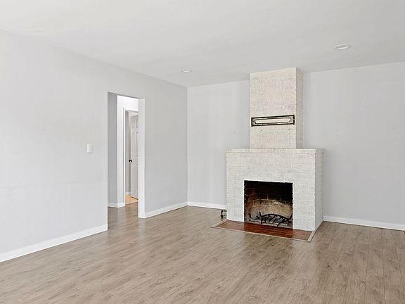 4th image of 12611 Norris Ave