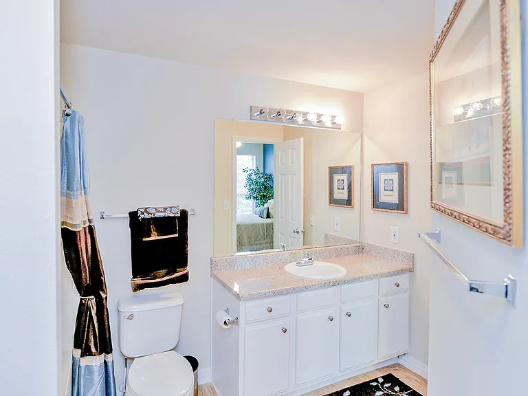 Greyson's Gate Apartments — Photo 8