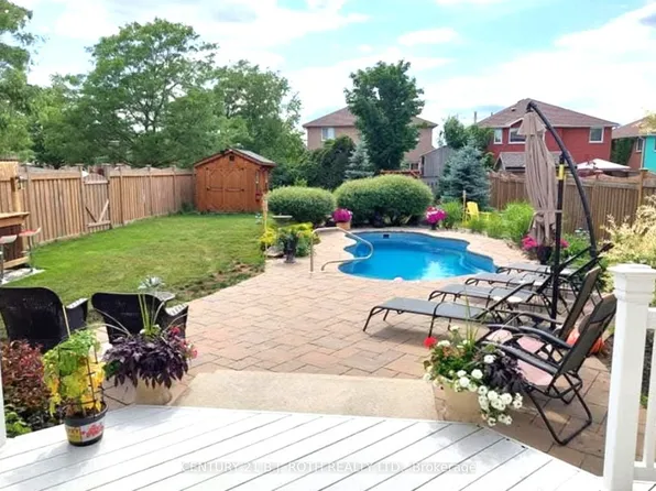14 Round Leaf Ct, Barrie, ON L4N 9N3