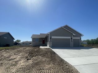 1621 N Wildflower Ct, Andover, KS 67002