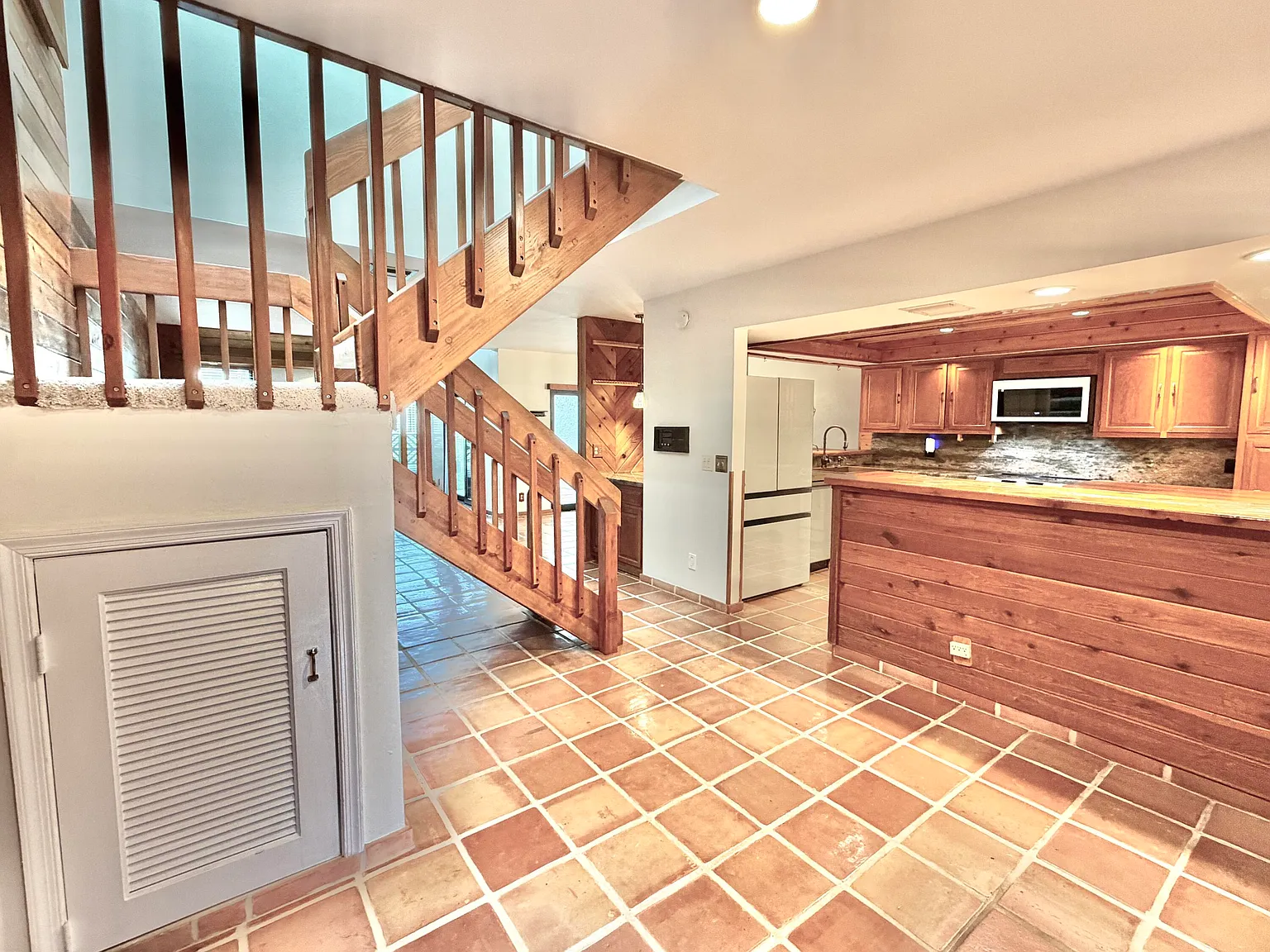 3 bed, 2.5 bath, 2105 sqft, $3,700 — Photo 4