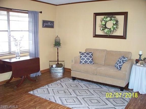 3rd image of 812 W Alverdez Ave