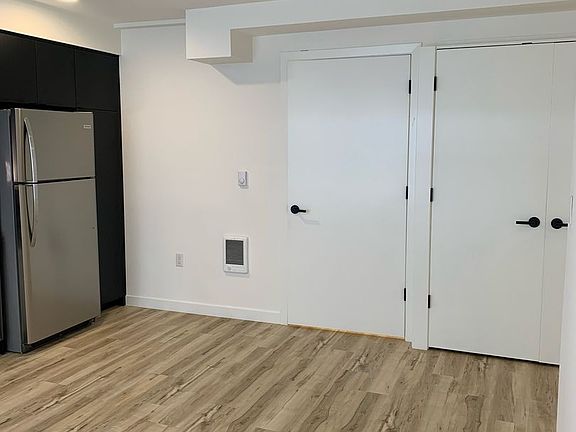 4th image of 5635-5645 NE Glisan St #B1-01