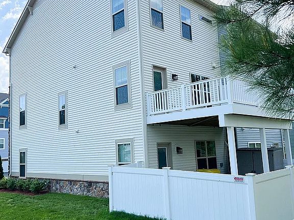 3rd image of 1038 Edenberry Way