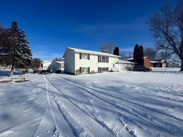 821 2nd St SE, Melrose, MN 56352