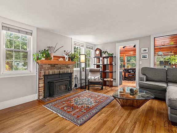 3rd image of 288 Union St
