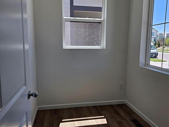 5th image of 442 Grey Rock Street