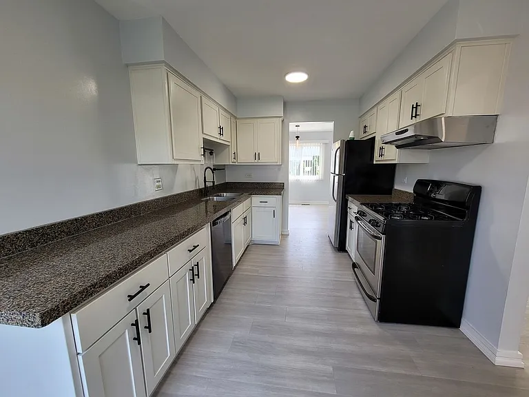 1722 Warwick Ct — Photo 6