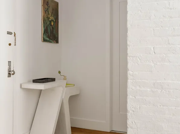 9 Barrow Street 3C image 7 of 8