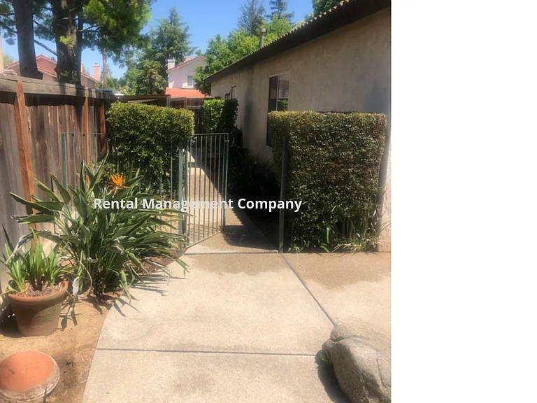 941 E Buckhill Rd — Photo 10