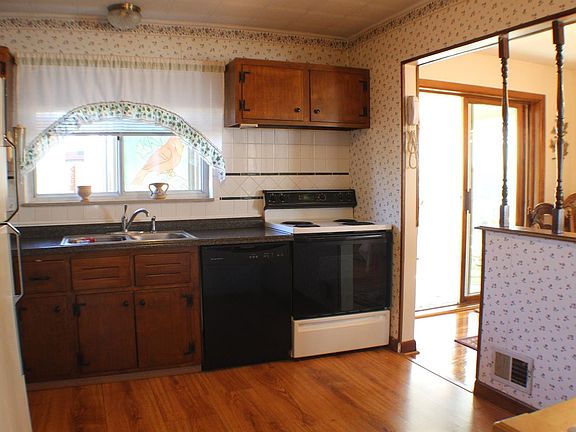 5th image of 3484 Moonridge Dr