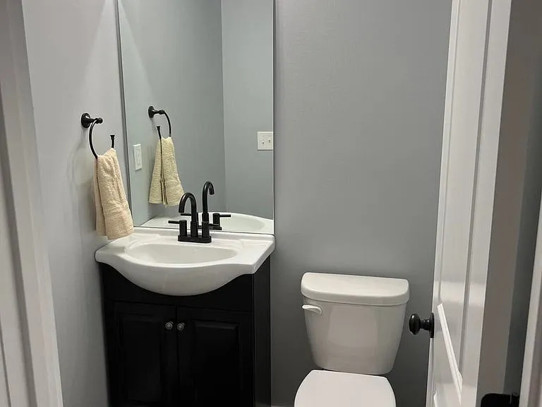 1613 Grove Ave — Photo 5