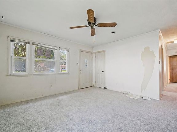 4th image of 1003 Rollins Cir
