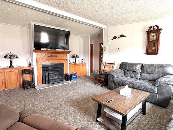 4th image of 348 Oakwood Ct