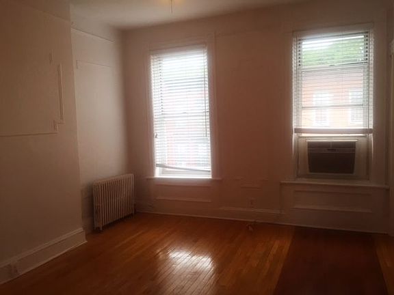 4th image of 664 Henry St APT 3