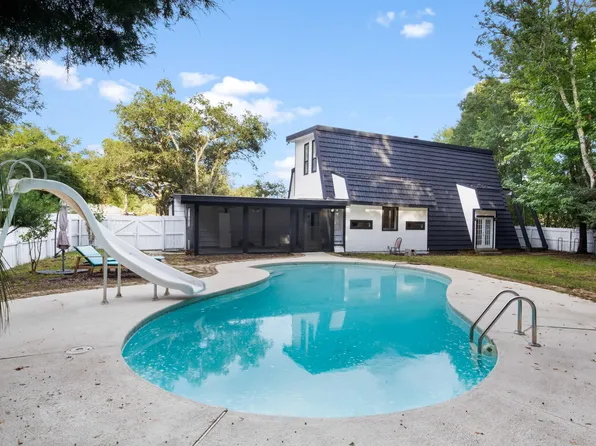 2121 Mar Mar Ln, Navarre, FL 32566