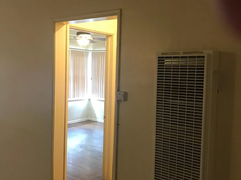 5744 Whitsett Ave — Photo 5