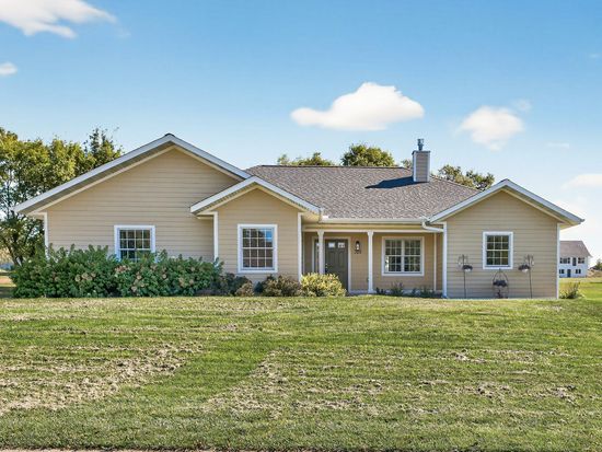 325 Trailstone Dr SW, Cokato, MN 55321