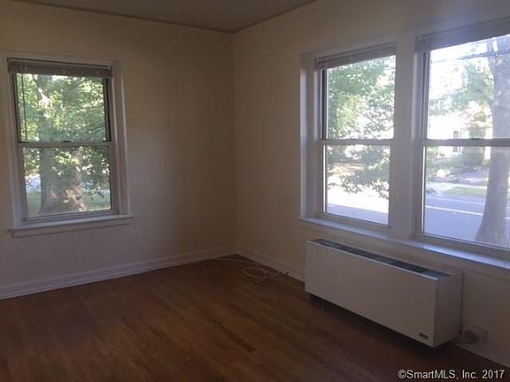 5th image of 100 Woodside Grn APT 1A