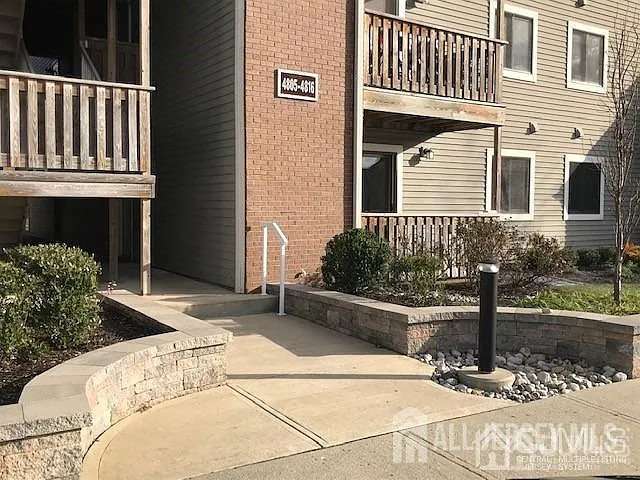 4811 Ravens Crest Dr — Photo 1