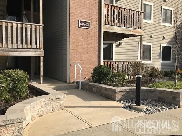 4811 Ravens Crest Dr, Plainsboro, NJ 08536