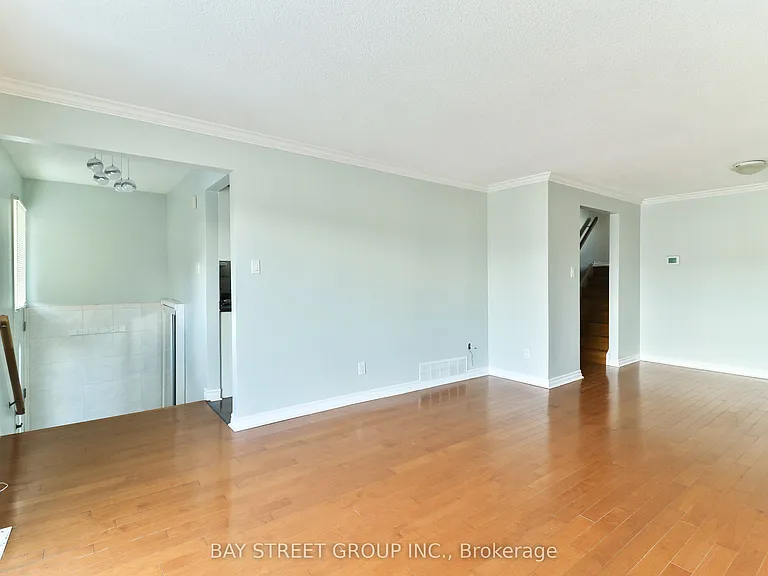 489 Fergo Ave #UPPER — Photo 13