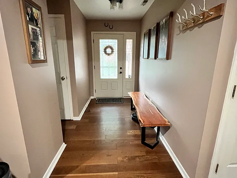 121 Garrison Ct — Photo 2
