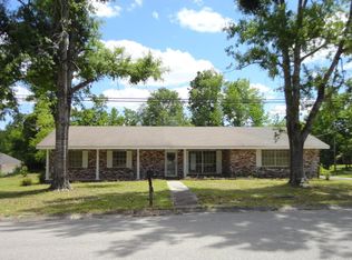122 Meadowbrook Dr, Petal, MS 39465
