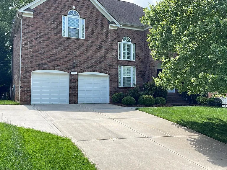 414 Deer Brush Ln — Photo 25