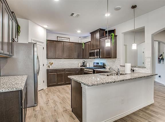 5th image of 10108 Barstow Way