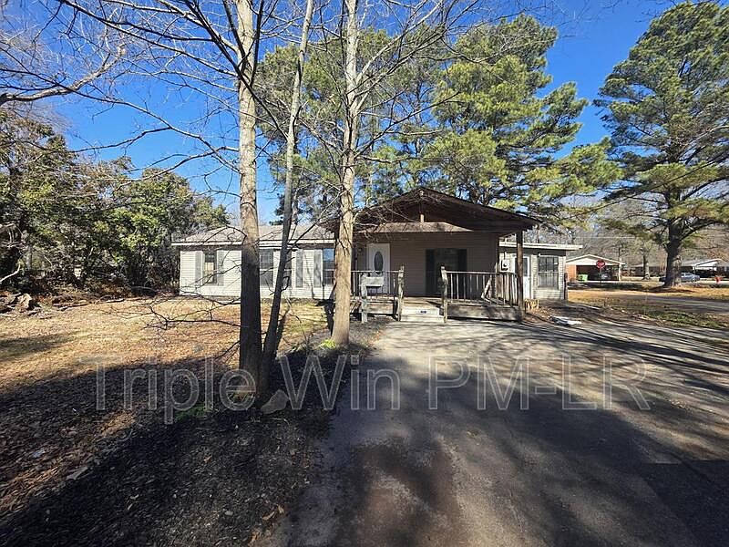 1st image of 202 Rosemary Ln