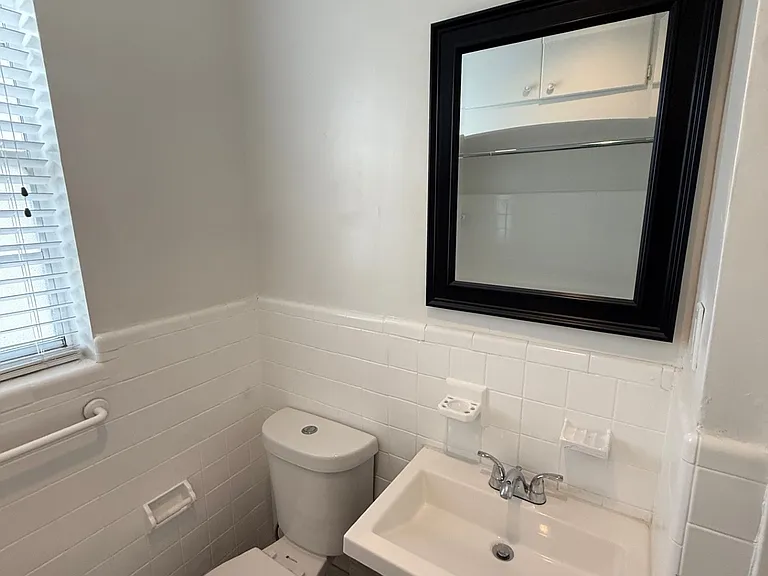 2764 Vernon Ter #B3 — Photo 7