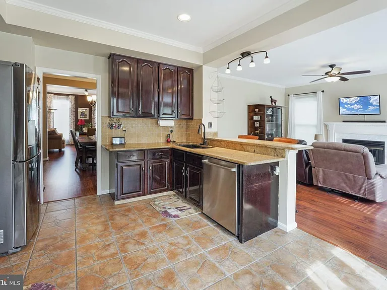 6624 Thurlton Dr — Photo 12