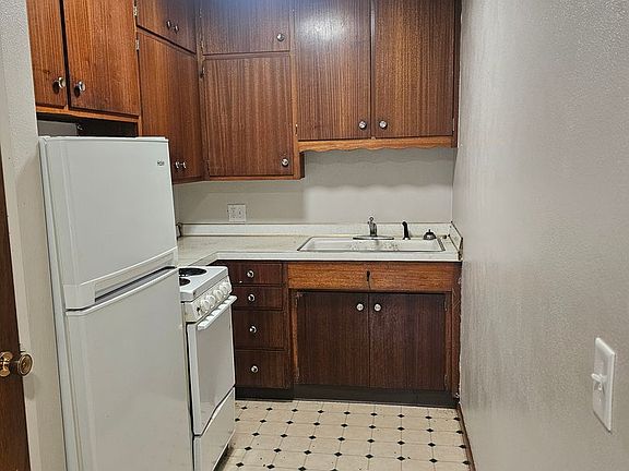 2nd image of 607 NE 3rd Ave #2