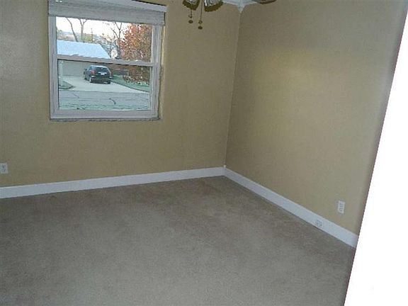 5th image of 33 Shadybrook Dr