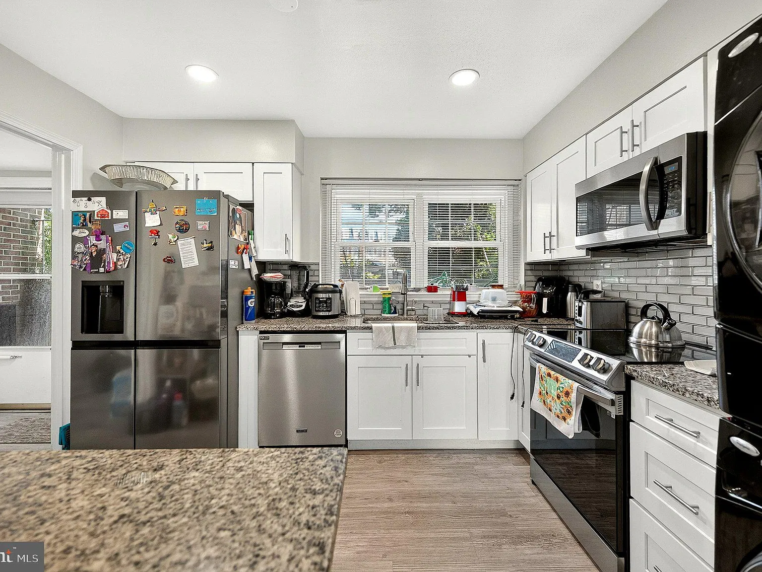 2 bed, 1.0 bath, 1054 sqft, $2,000 — Photo 3