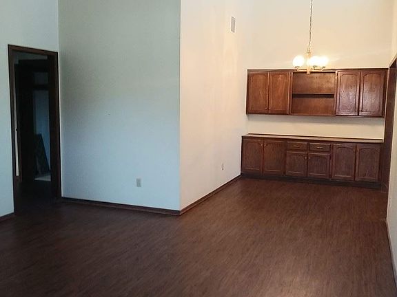 3rd image of 1913 Crystal Cir