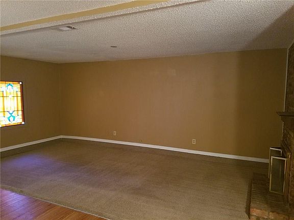 3rd image of 1709 E Park Row Dr