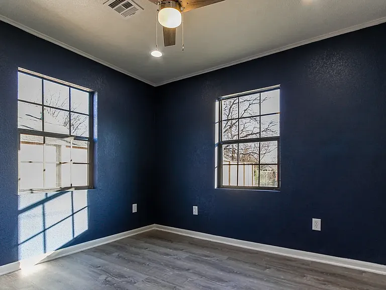 608 E Zion St — Photo 8