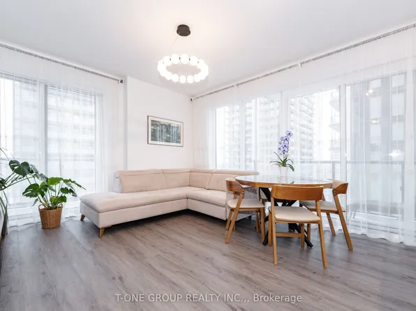 85 Oneida Cres #1514, Richmond Hill, ON L4B 0H4